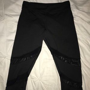 Quarter length mesh leggings